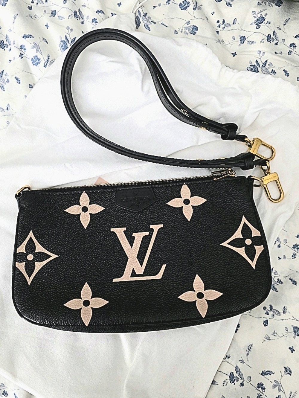 AUTHENTIC Louis Vuitton Multi Pochette Accessoires Monogram Empreinte Giant